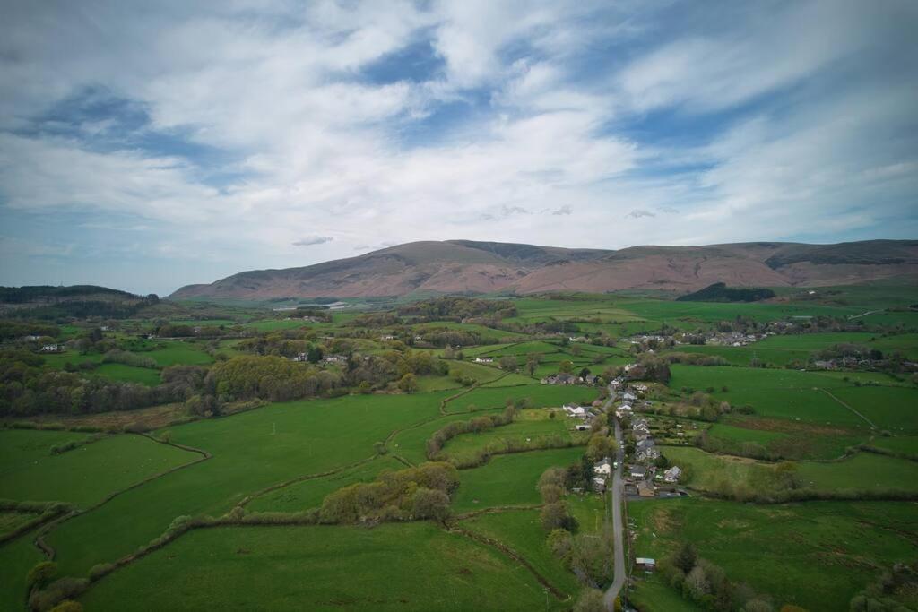 Luxurious Cottage With Hot Tub, Lake District Duddon Exterior photo